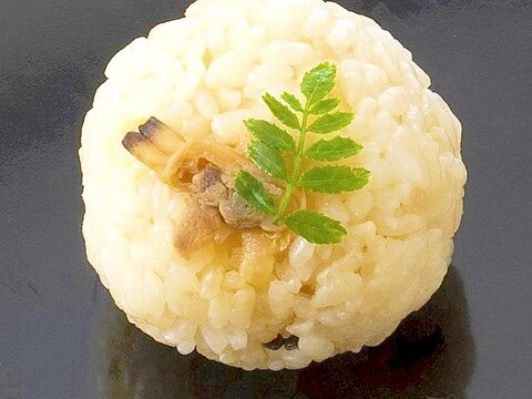 「かき醤油」で簡単♪あさりバターむすび